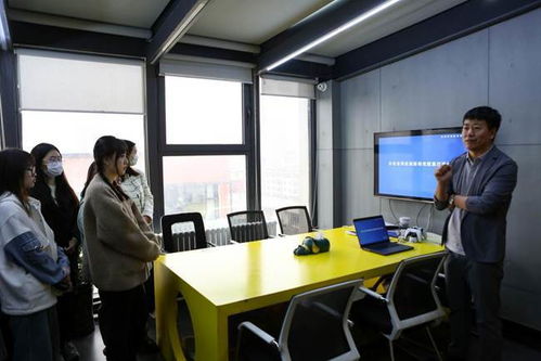 產(chǎn)學(xué)聯(lián)動，創(chuàng)新啟航 吉林動畫學(xué)院設(shè)計與產(chǎn)品學(xué)院師生赴擺渡創(chuàng)新工場參觀學(xué)習(xí)