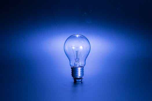 人工智能的雙重形態與演化路徑 兼論電子產品研發與銷售的范式變革